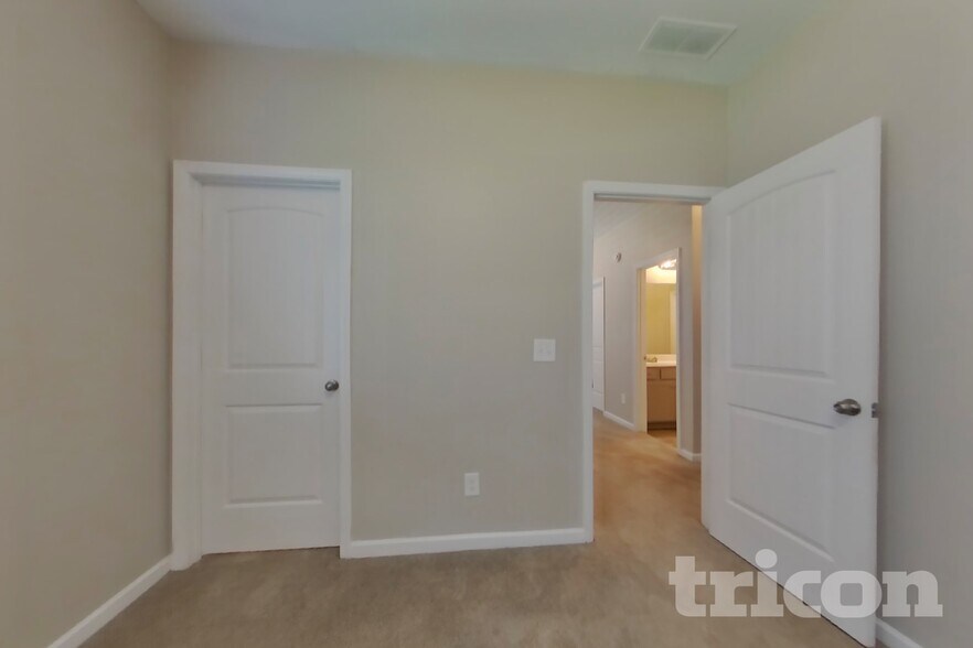 Building Photo - 307 Arbor Cir