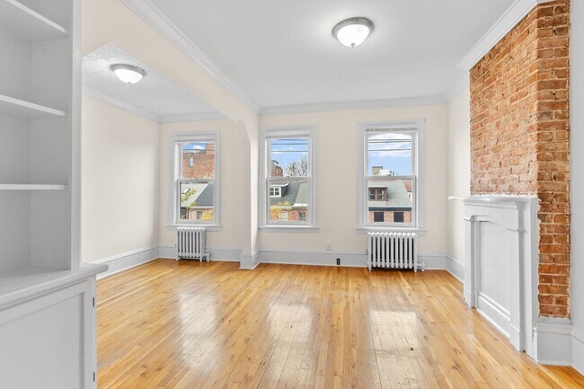 Building Photo - 34 Erie St