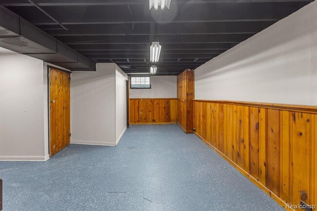 Building Photo - Cozy & Modern: 2-Bed Brick Home with Garage & Finished Basement