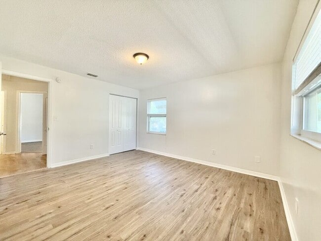 Building Photo - 6420 S Adelia Ave