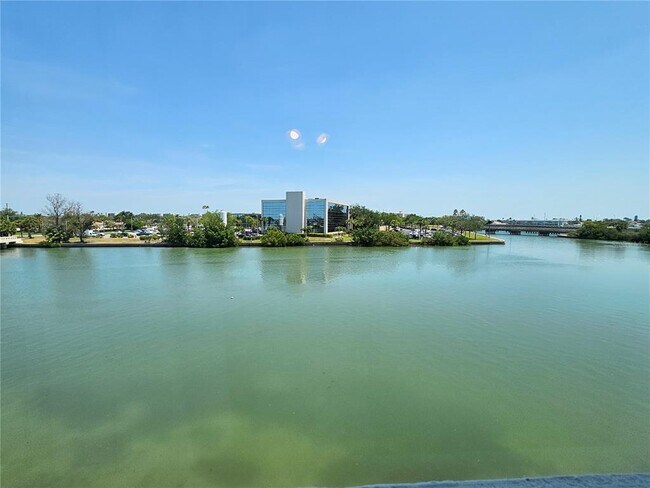 Building Photo - 7425 Bay Island Dr S