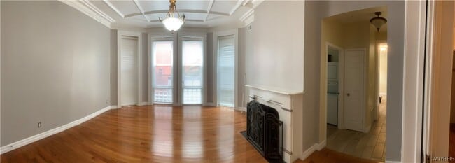 Building Photo - 900 Main St