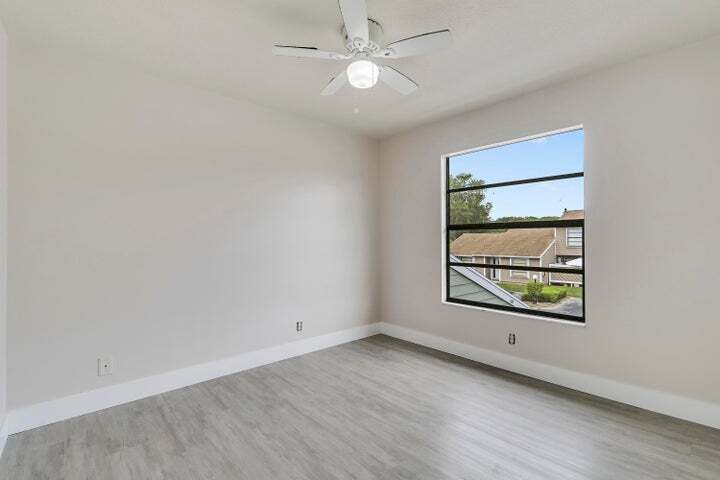 Building Photo - 202 Lakewood Dr