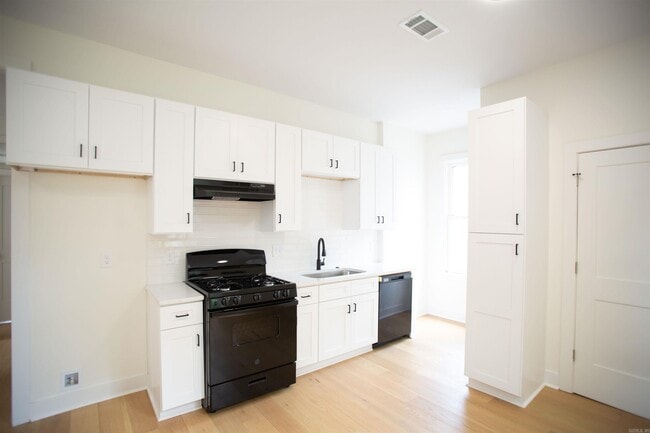 Building Photo - 1704 S Park St