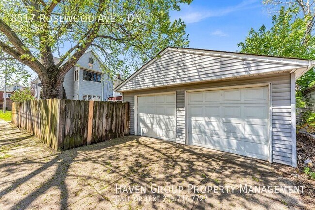 Building Photo - 8517 Rosewood Ave