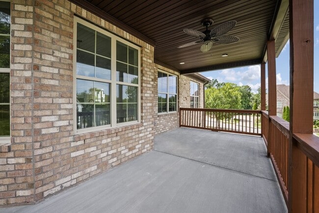 Building Photo - Newer Custom Brick Home in Lebanon