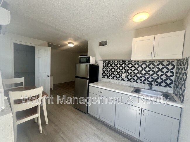 Building Photo - 3716 Cedarwood Dr