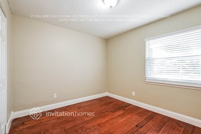 Building Photo - 9 N Aurora Dr