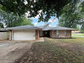 Building Photo - 200 Lochwood Cir