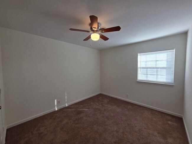 Building Photo - 1016 Todd Preis Dr