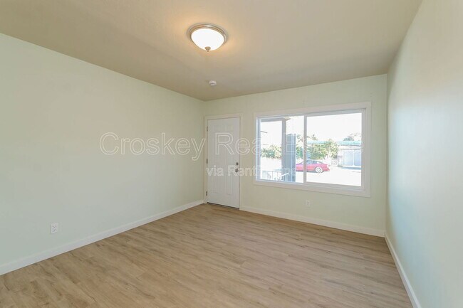 Building Photo - 365 W 12th St