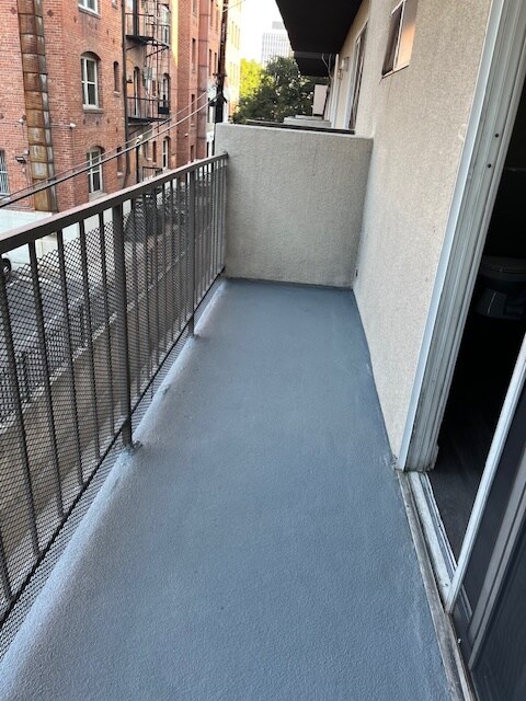 Building Photo - 825 S Harvard Blvd