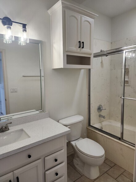 Building Photo - 600 Buena Vista Dr