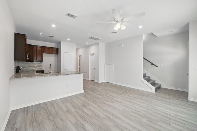 Building Photo - 16884 Kempwood