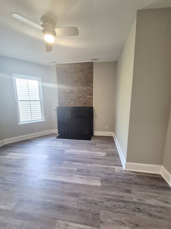 Building Photo - 709 1/2 West Clay Street - B