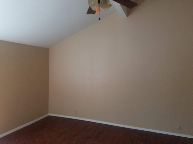 Building Photo - 1400 Pebble Ct