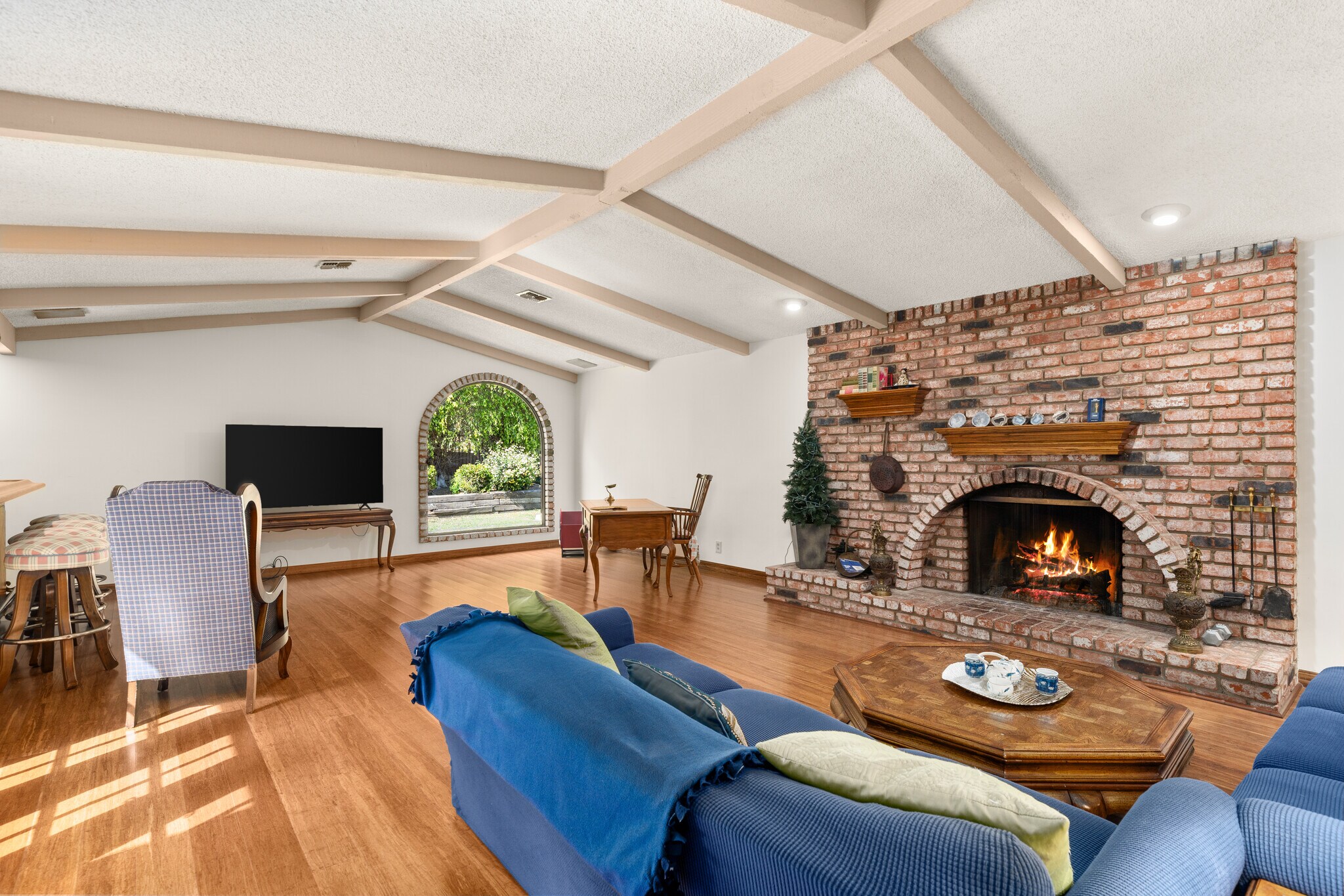Extra Large Living Room with a wood Burning Fireplace - 1557 E Puente St