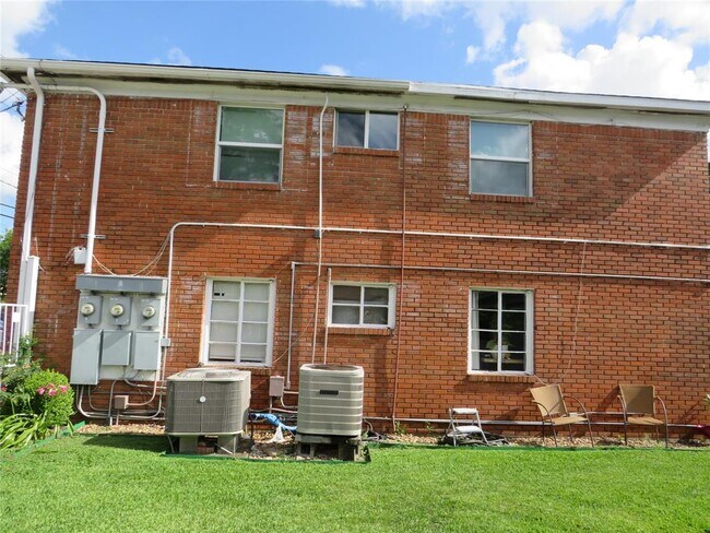 Building Photo - 5804 Newcastle St