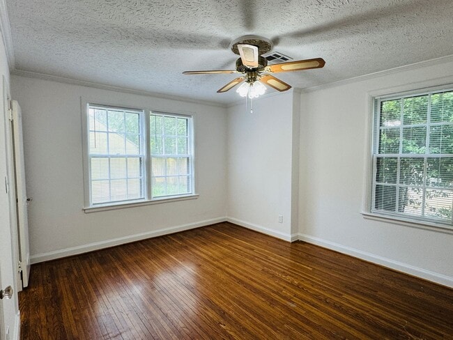 Building Photo - 4-Bedroom just perfect for your family