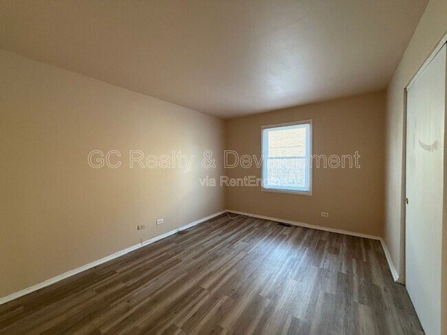 Building Photo - 1770 Bristol Walk