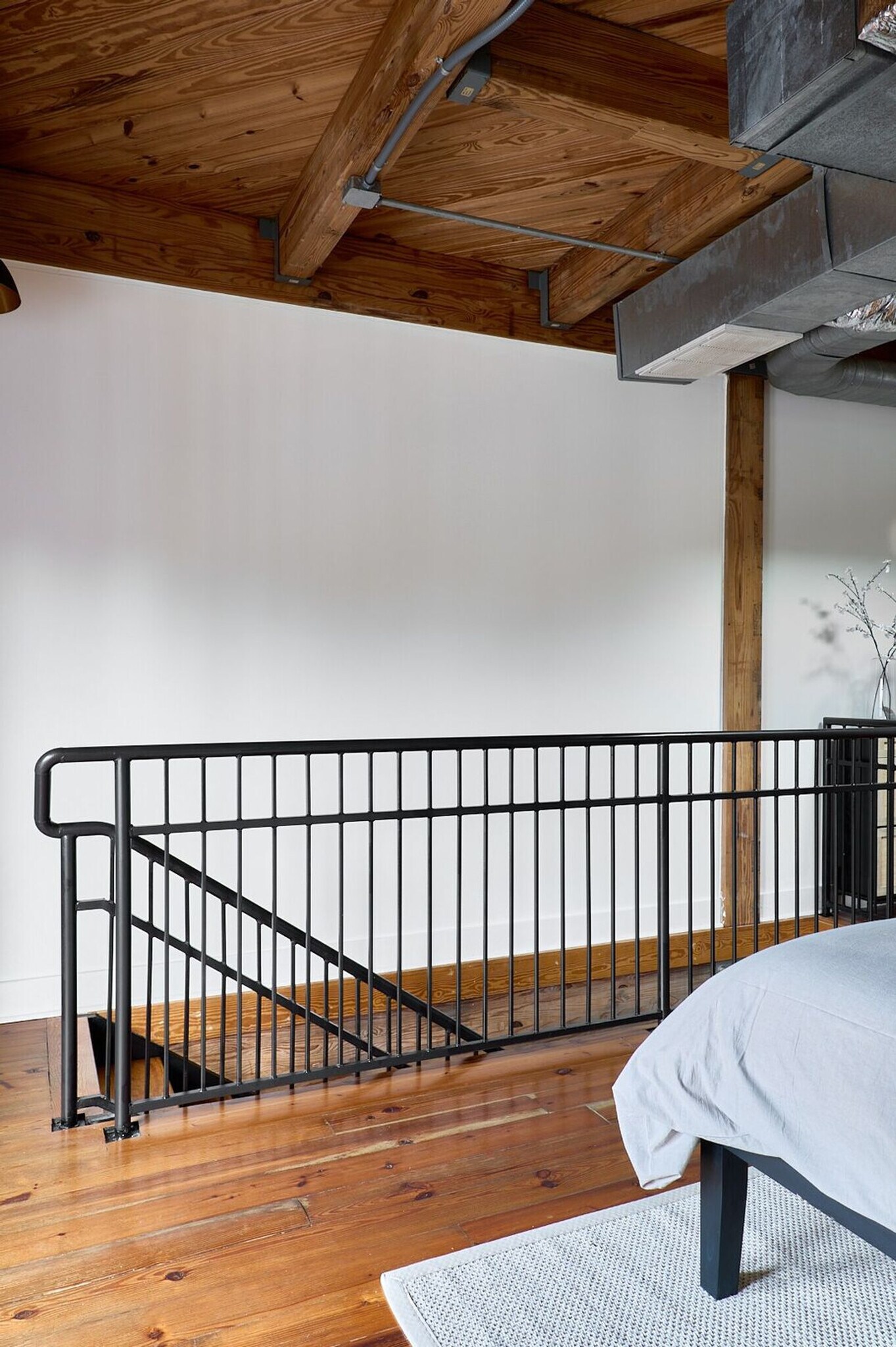 Building Photo - 403 E 33rd St