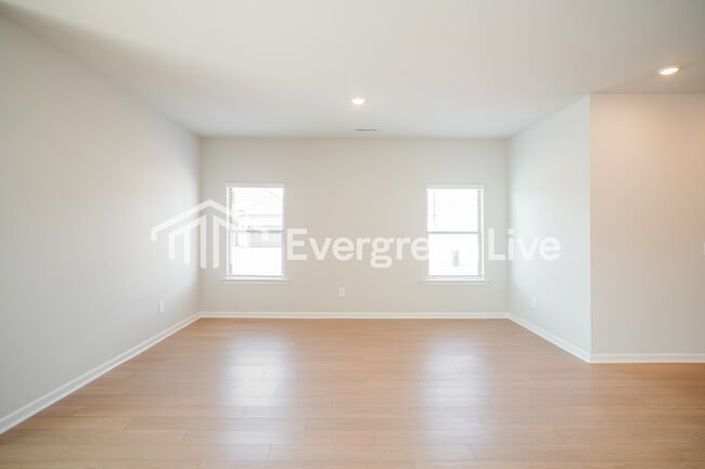 Building Photo - 100 Chain Bridge Circle