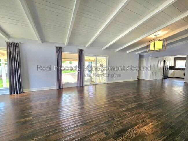 Building Photo - 5019 S Joplin Ave