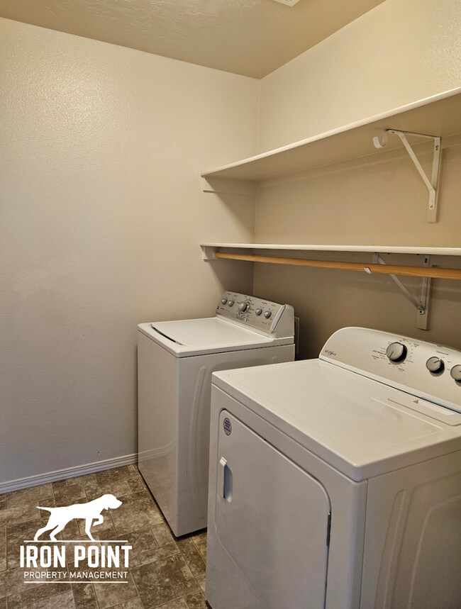 Building Photo - 1/2 off First Full Month! 3bed/2.5 bath ho...