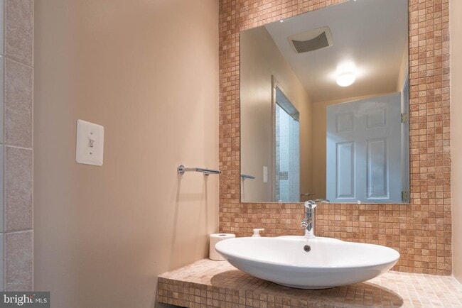 Building Photo - 3351 Beechcliff Dr