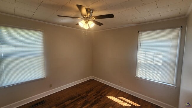 Building Photo - 1211 Sunset Ave