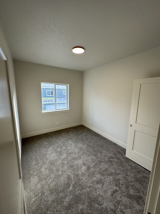 Building Photo - 522 E Heron Park St