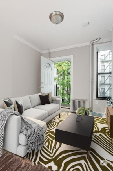 Building Photo - 422 E 9th St