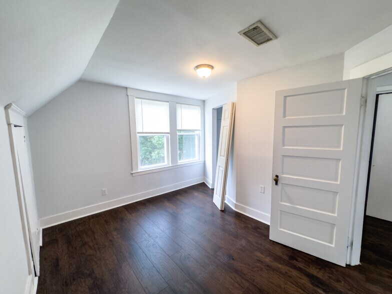 Building Photo - 255 County St