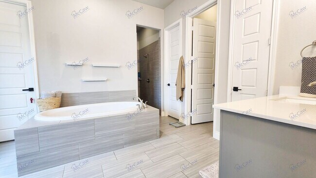 Building Photo - 817 Knoxbridge Rd