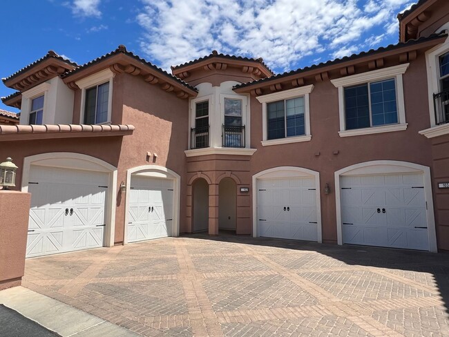 Primary Photo - Lake Las Vegas Beauty!!! $2500 available 1...