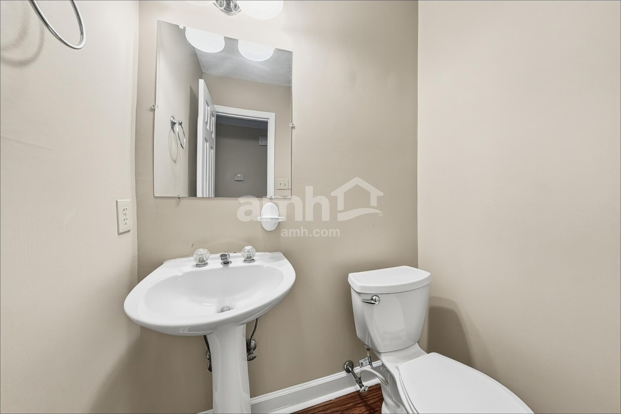 Building Photo - 1517 Autumn Ridge Dr