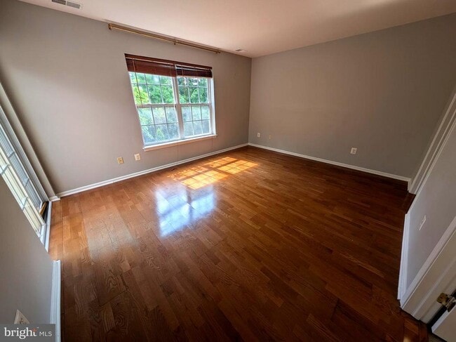 Building Photo - 204 River Birch Cir