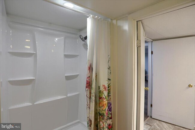 Building Photo - 83 Hillside Cir