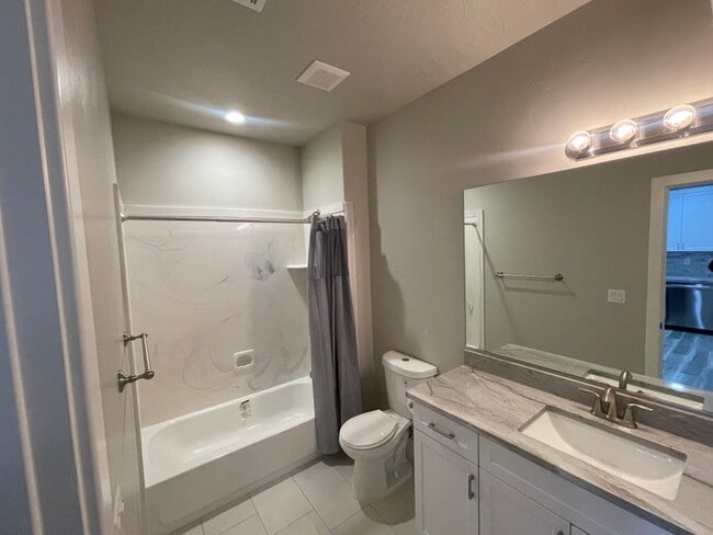 Building Photo - 1806 N Crimson Creek Dr