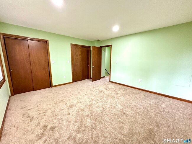 Building Photo - 10 Windwood Dr