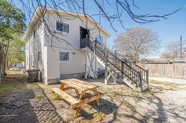 Building Photo - 2323 Arbor Pl