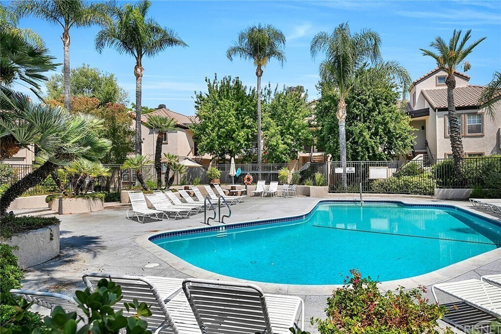 Building Photo - 24105 Del Monte Dr