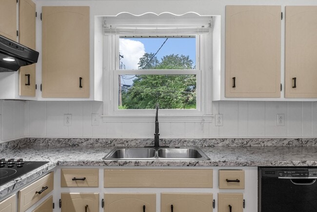 Building Photo - 3 Bedroom Pet Friendly Home For Rent with ...