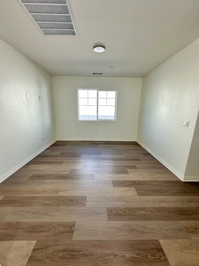 Building Photo - 158 N Sutter Ave