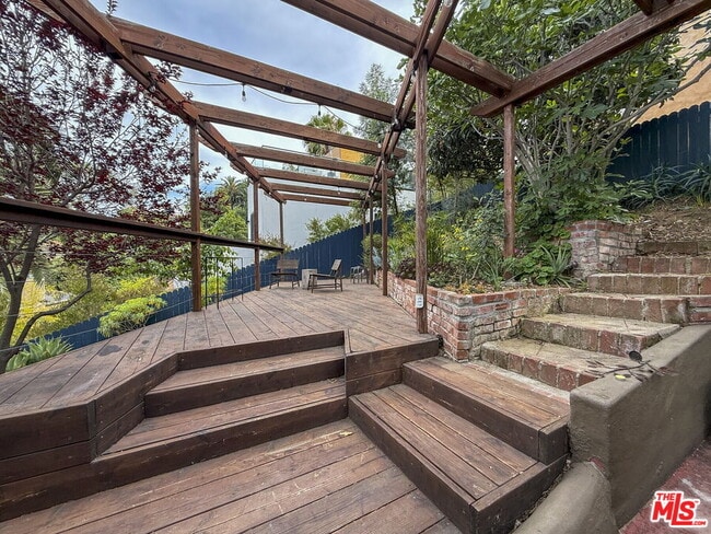 Building Photo - 1401 Dartmouth Dr