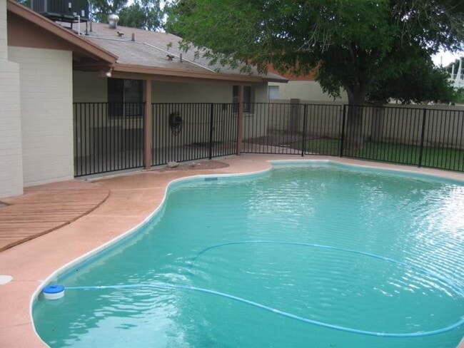 Building Photo - Tempe 3 Bed, 2 Bath - Pool and Single Story