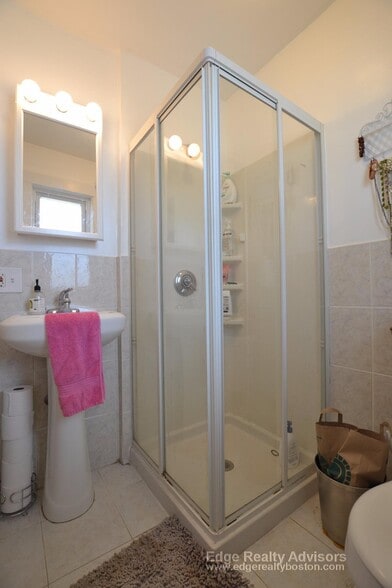 Building Photo - 283 Summit Ave