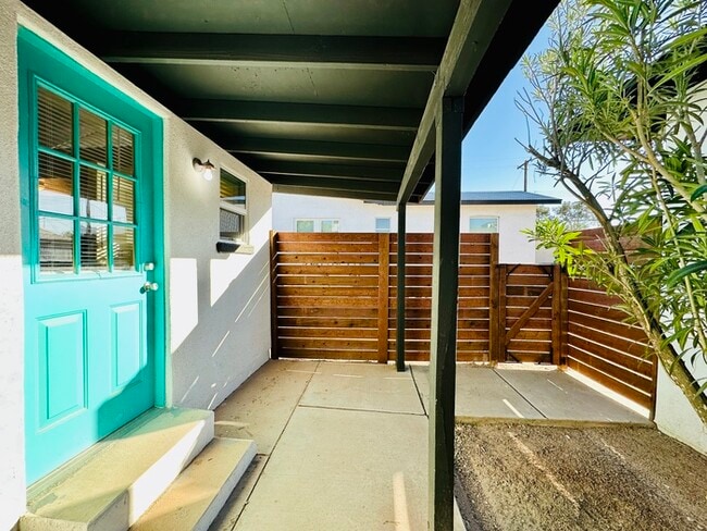 Building Photo - Renovated Studio with Front and Back Yard!...