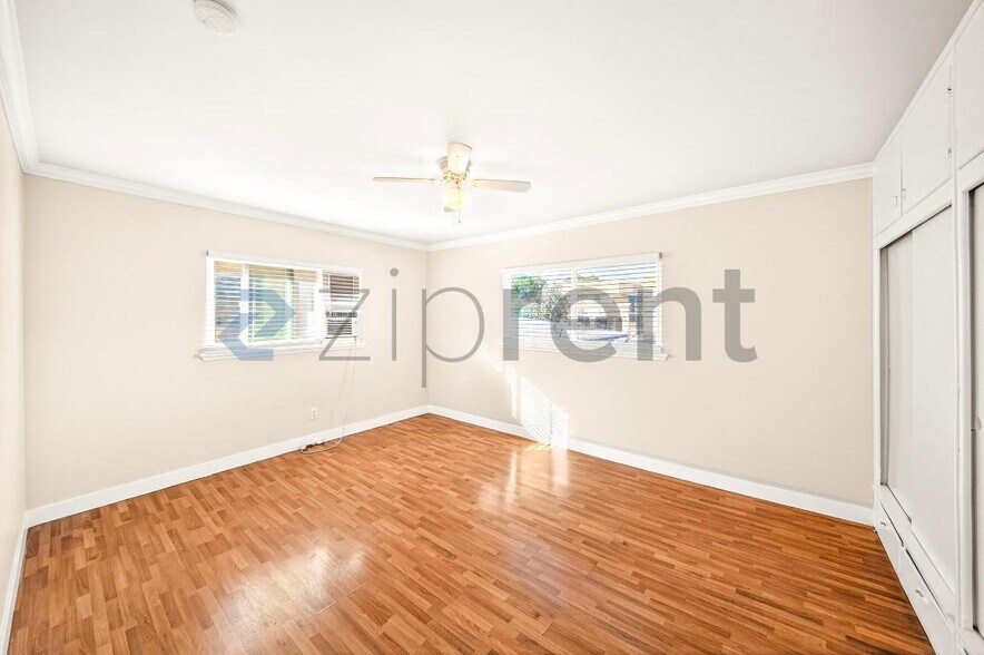 Building Photo - 2303 W Beverly Blvd