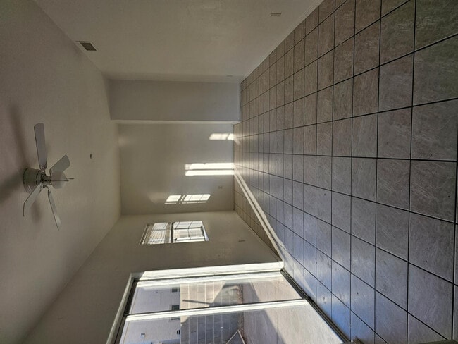 Building Photo - 1026 W Libra Dr